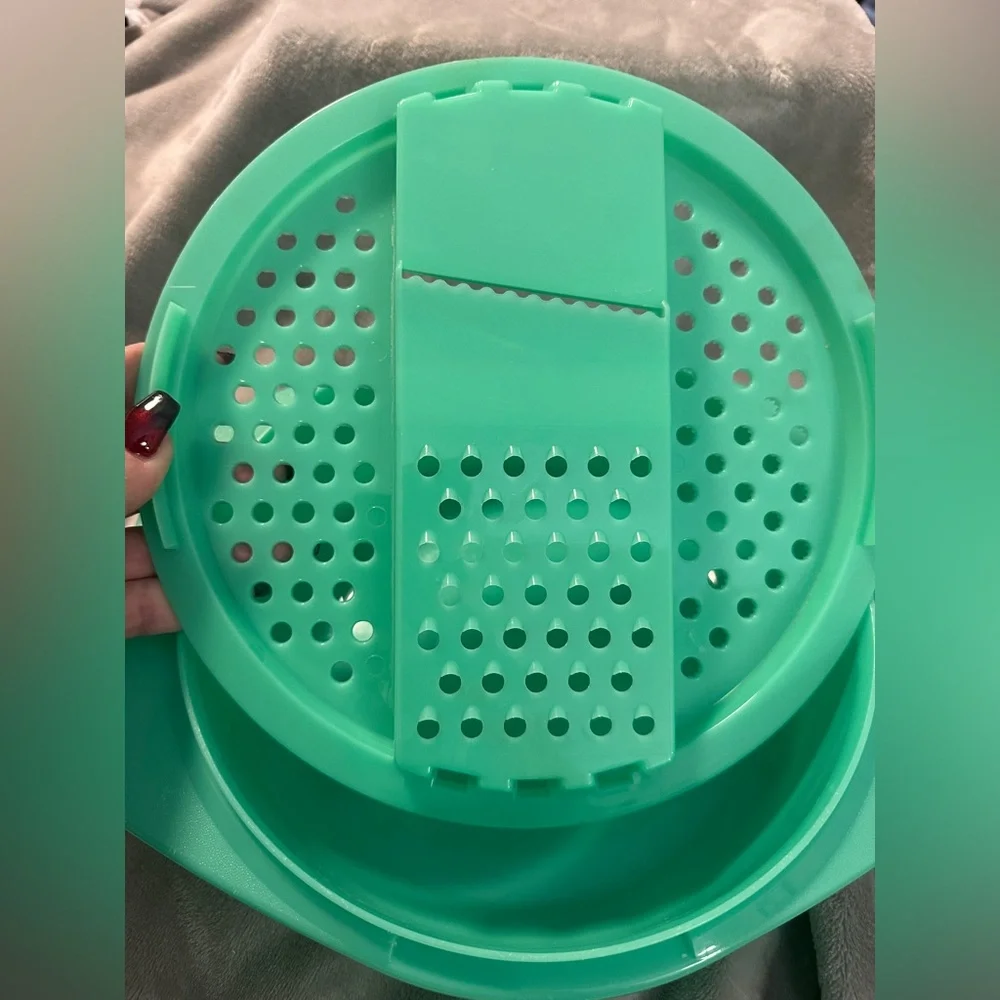 TUPPERWARE Handy Lettuce/cheese‎ GRATER Vintage